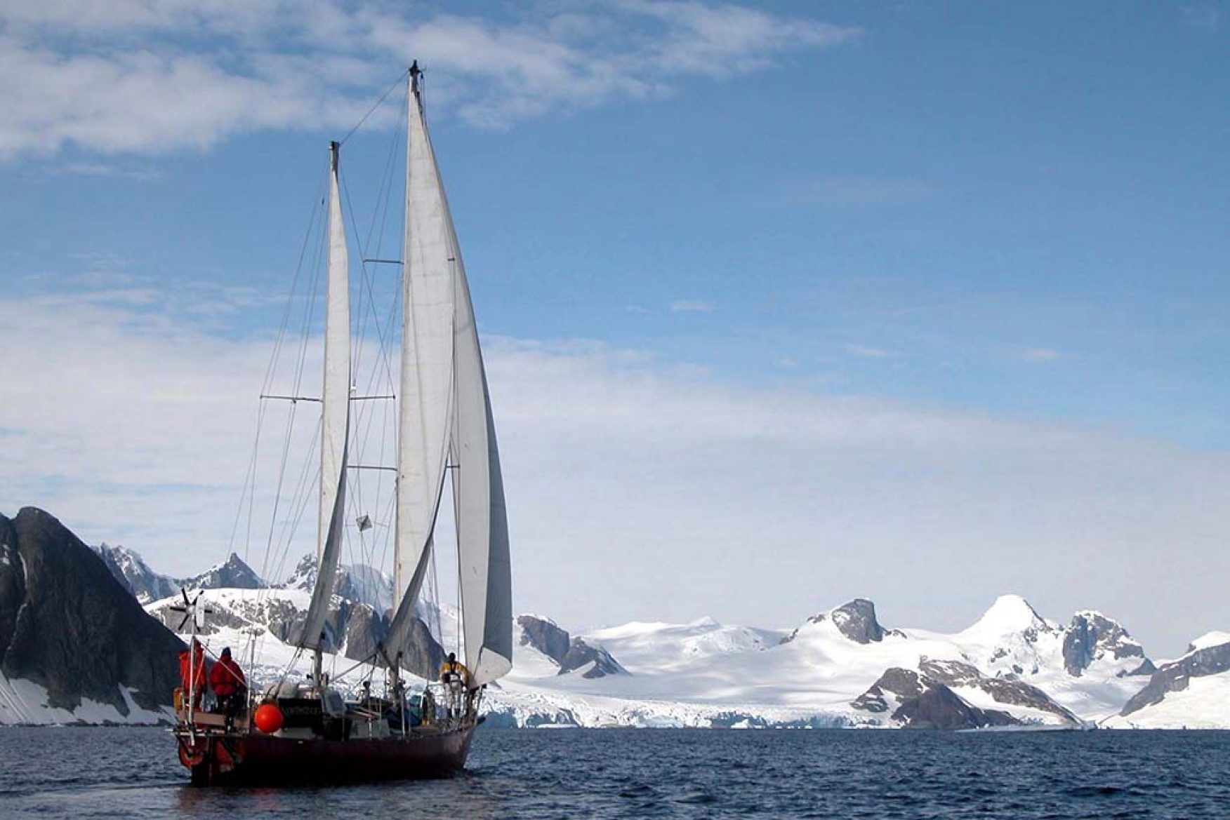 boats-early-days-09-12-antarctica
