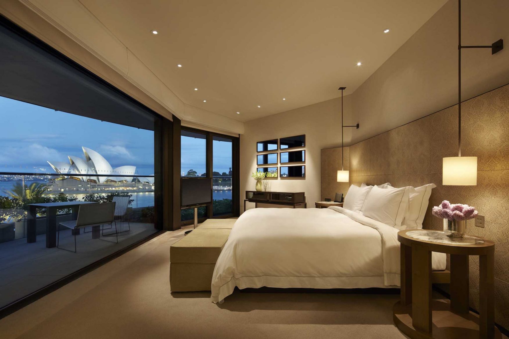 pacific-roadtrip-sydney-suite-master-bedroom