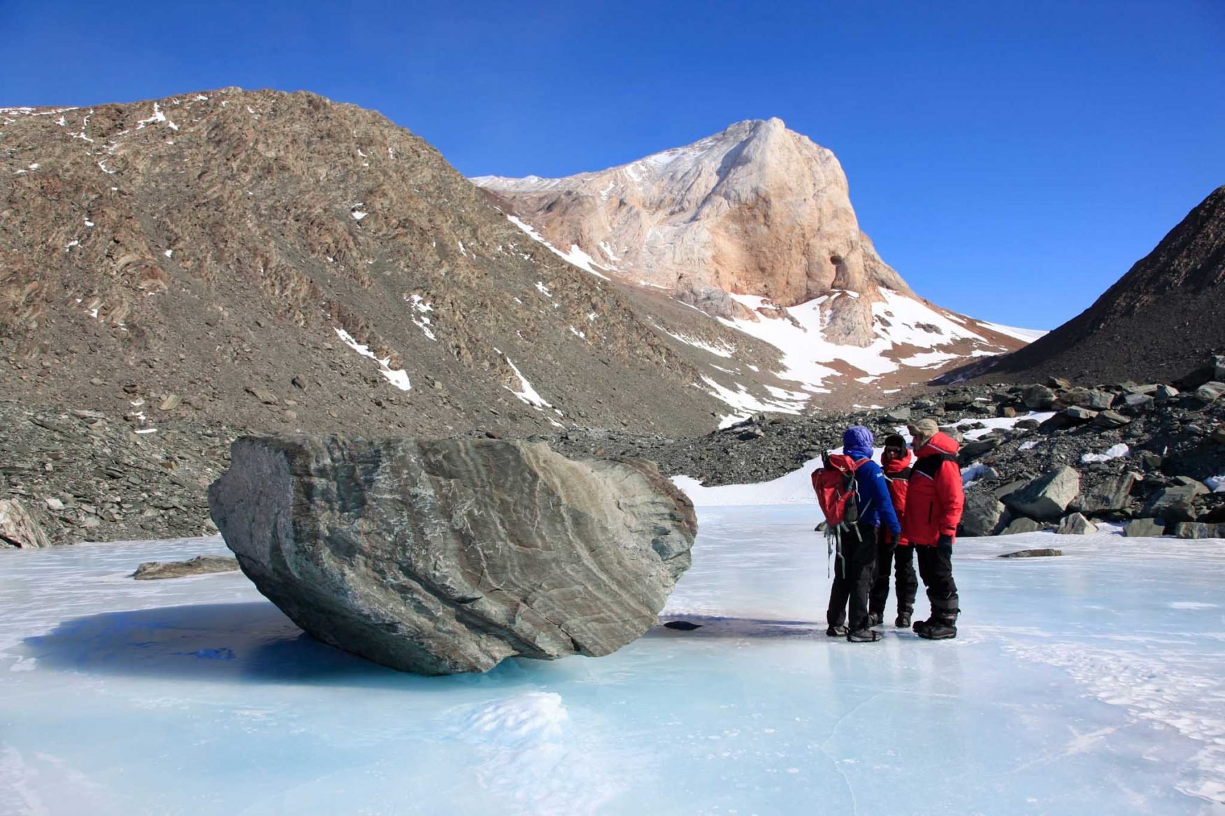 antarctic-expedition-icefloe
